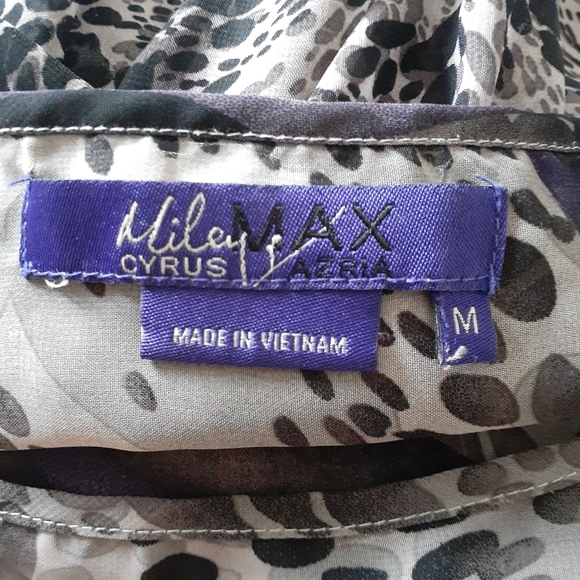 Adorable Peplum Waist Blouse - Picture 2 of 4